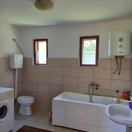 Kuca Knezevic * Mljecanica