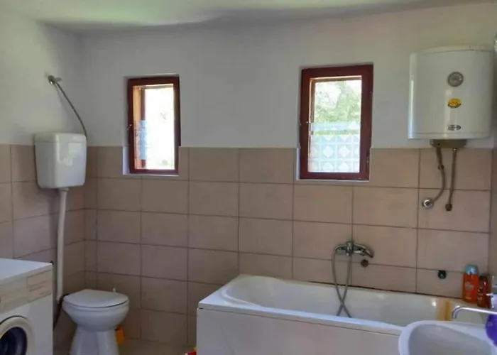 Kuca Knezevic * Mljecanica