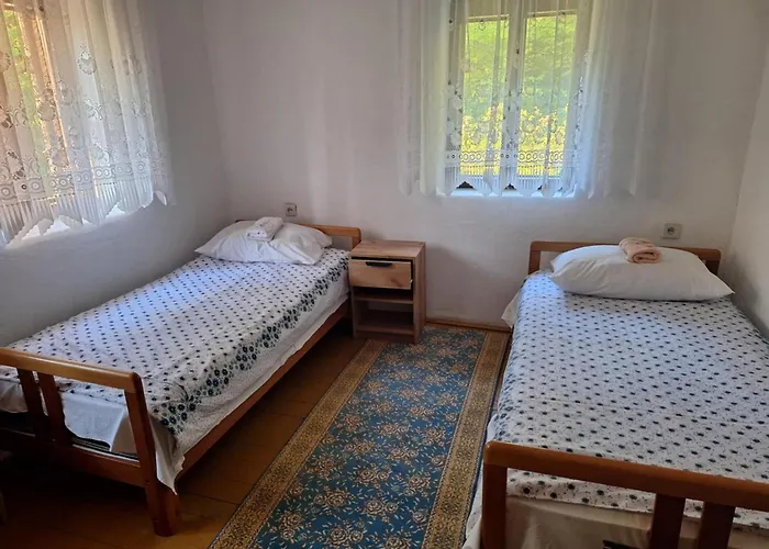 Kuca Knezevic * Mljecanica